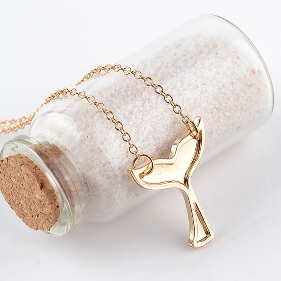 ❤️ Gorgeous Mermaid Tail Necklace- gold tone - Picture 3 of 6